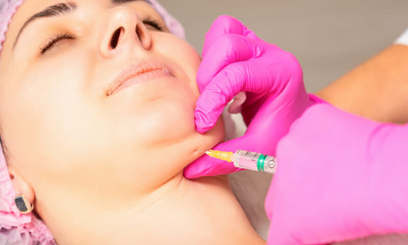 Est-il possible d'enlever un double menton avec une injection ?